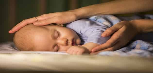 كيف اجعل طفلي الرضيع ينام طوال الليل